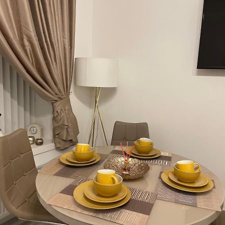 Hla Holytown Apartment Mossend Luaran gambar