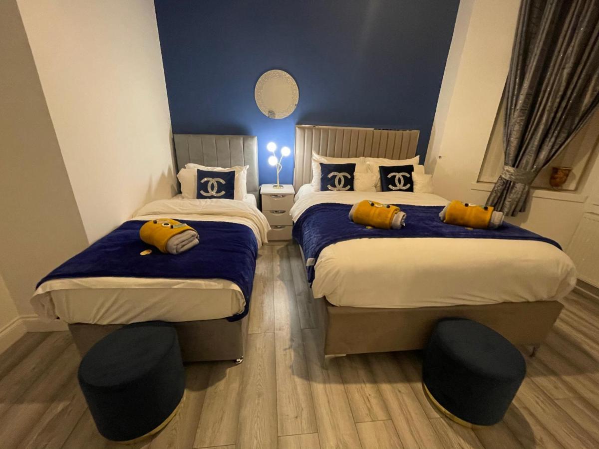 Hla Holytown Apartment Mossend Luaran gambar