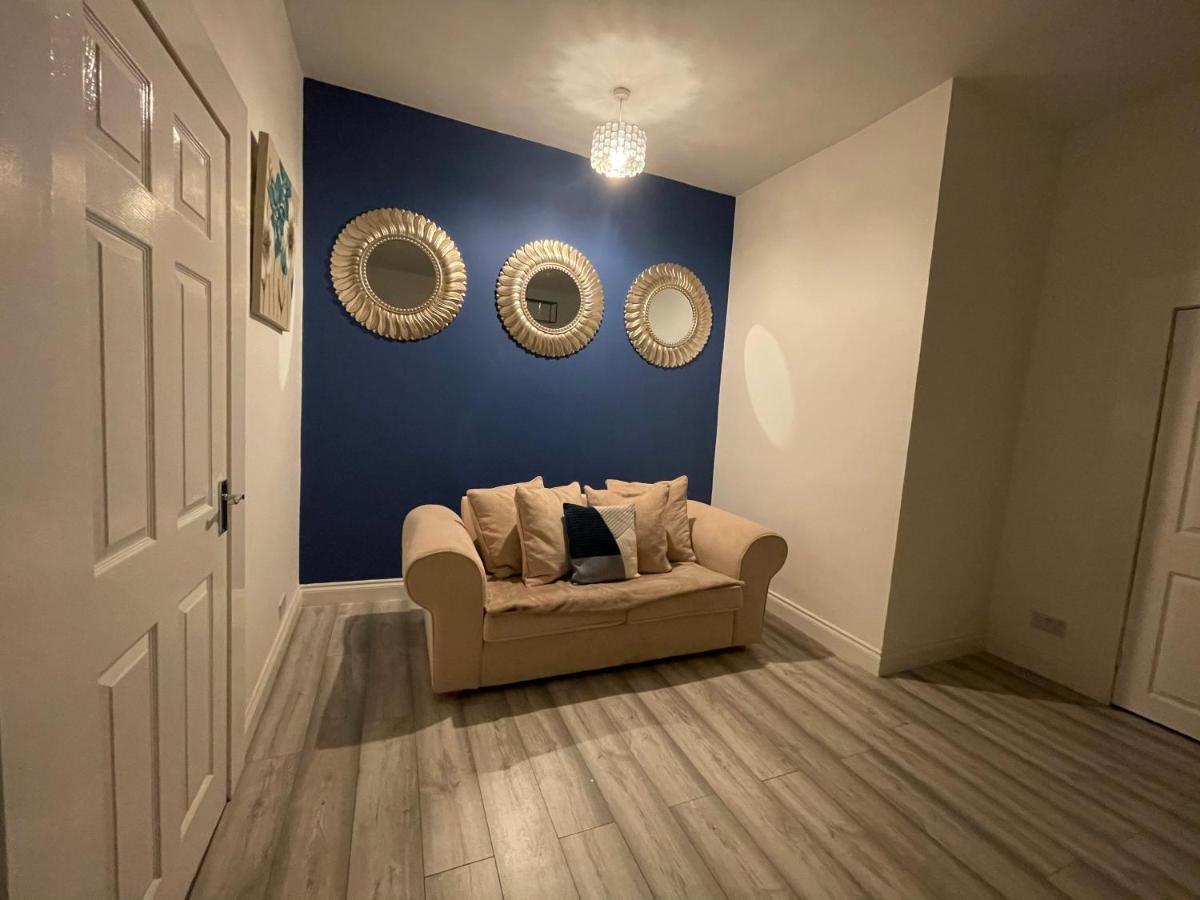 Hla Holytown Apartment Mossend Luaran gambar