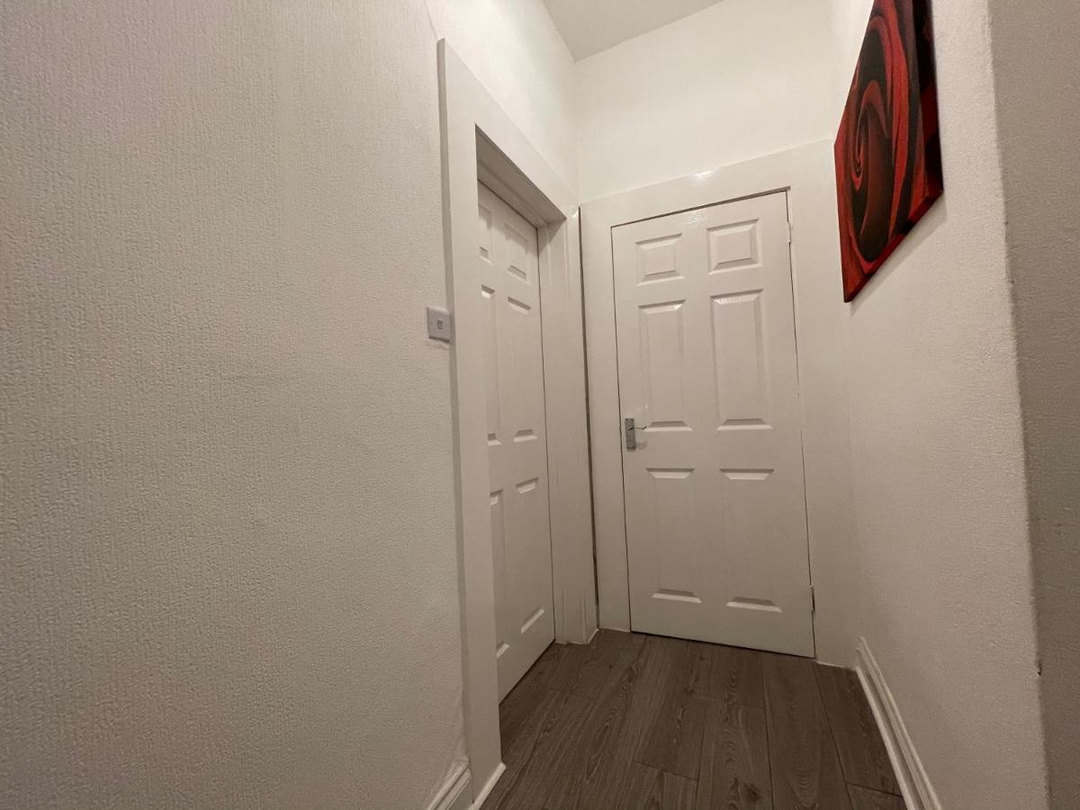 Hla Holytown Apartment Mossend Luaran gambar