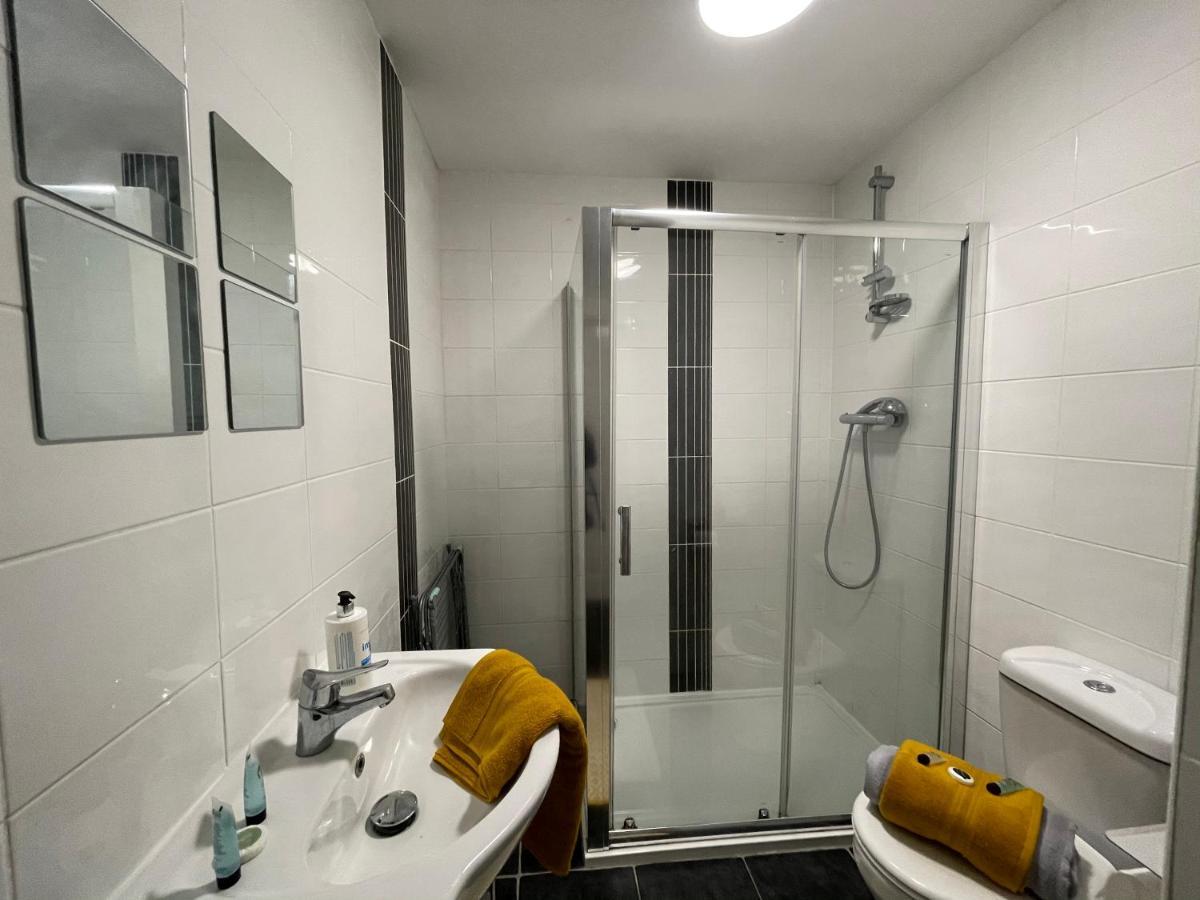 Hla Holytown Apartment Mossend Luaran gambar