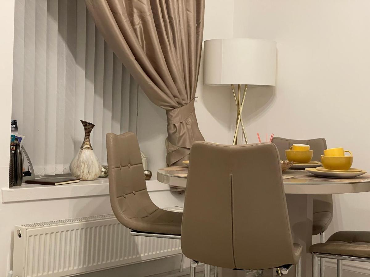 Hla Holytown Apartment Mossend Luaran gambar