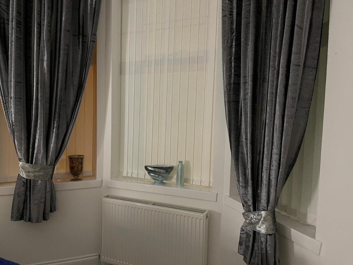 Hla Holytown Apartment Mossend Luaran gambar