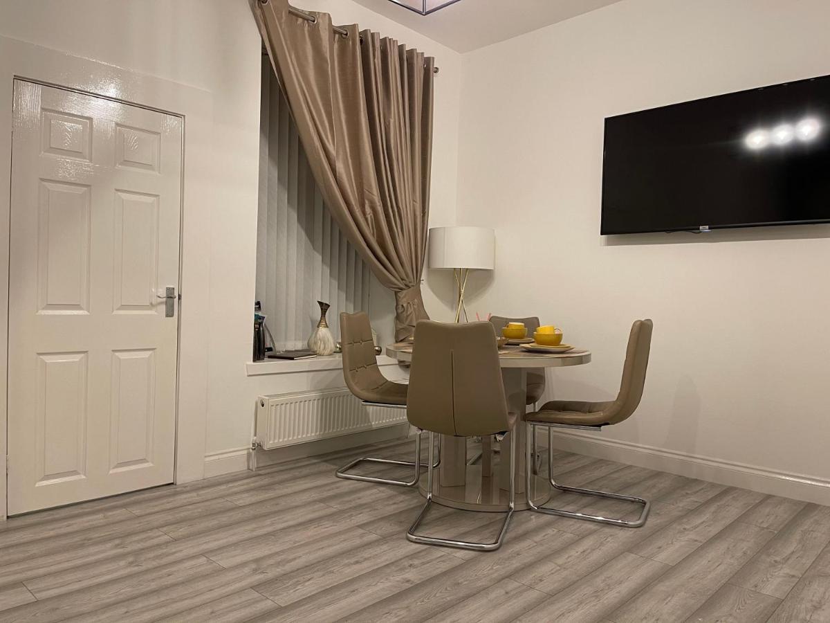 Hla Holytown Apartment Mossend Luaran gambar