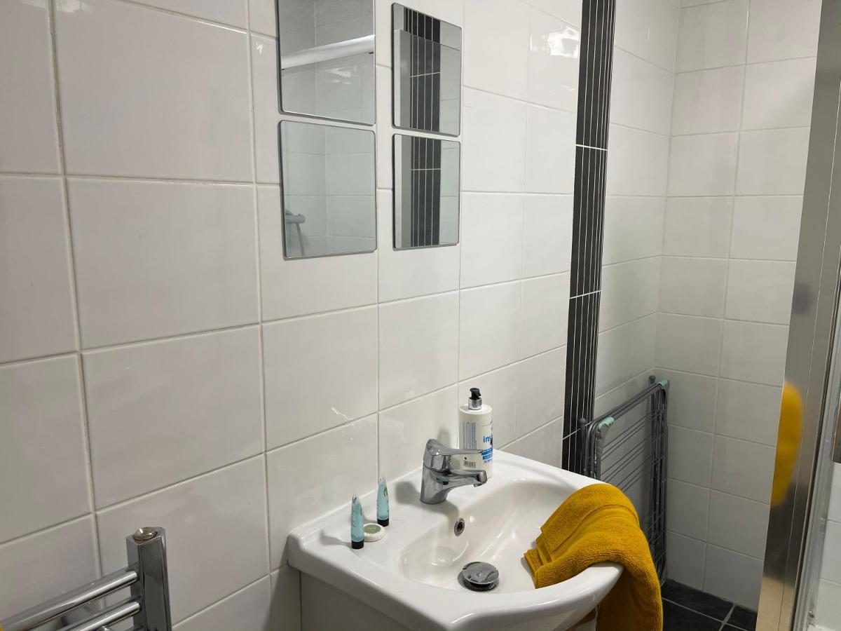 Hla Holytown Apartment Mossend Luaran gambar