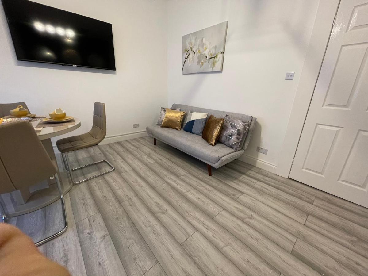 Hla Holytown Apartment Mossend Luaran gambar